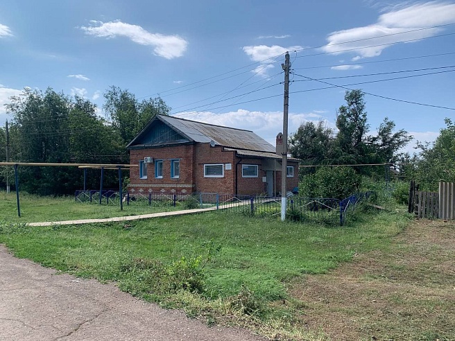 В селе под Балаковом после шквалистого ветра четыре улицы до сих пор без света