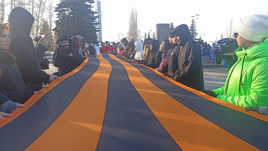 В парке Победы развернули 60-метровую Георгиевскую ленту
