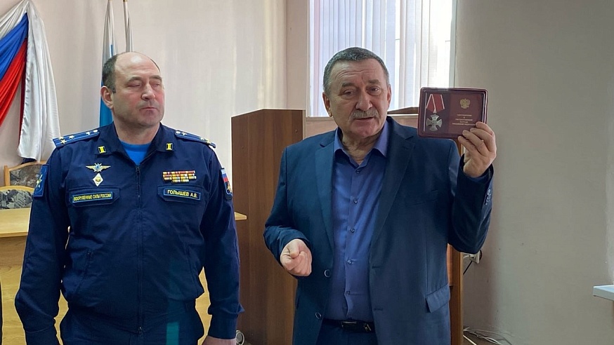 Саратовского военного Дмитрия Болотникова посмертно наградили Орденом Мужества