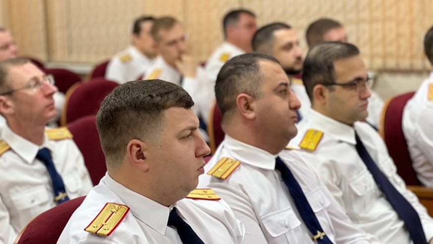 Саратовские следователи получили боевые знамена из зону СВО