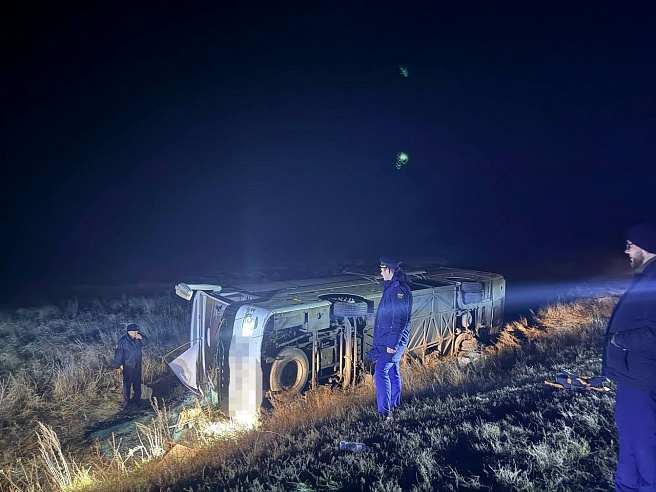 Под Саратовом перевернулся автобус, есть пострадавшие