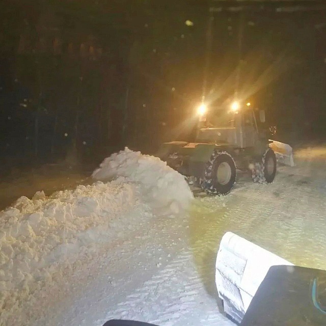 Почти 900 единиц спецтехники готово выйти на борьбу с последствиями очередного снегопада
