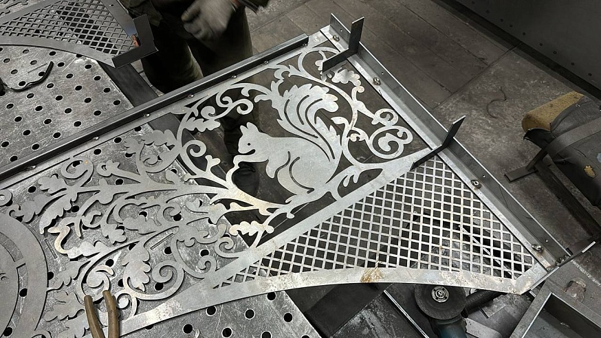 В Горпарке Саратова скоро установят новые лавочки и перголы с качелями