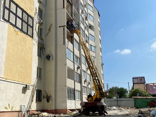 На Блинова идет укрепление дома №4 после взрыва газовоздушной смеси в доме №2