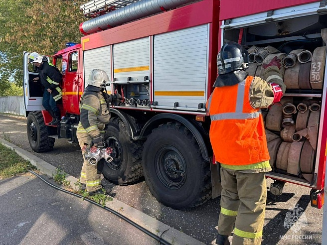 В Аткарске огнеборцы проводили учения на "Дельфине"