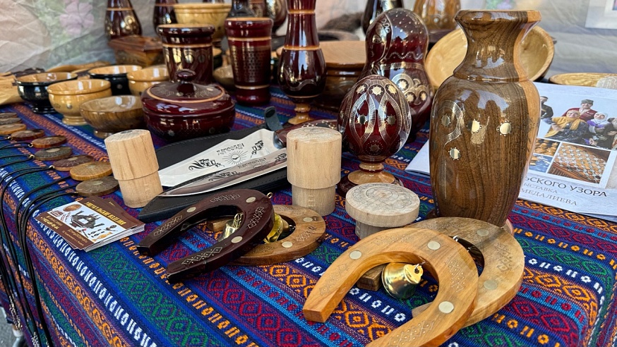 В Энгельсе проходит фестиваль-конкурс деревянного зодчества