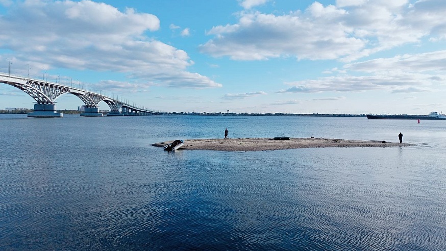 Уровень волги в районе саратова сегодня. Обмеления Волгоградского водохранилища. Обмеление Волги Волгоград.