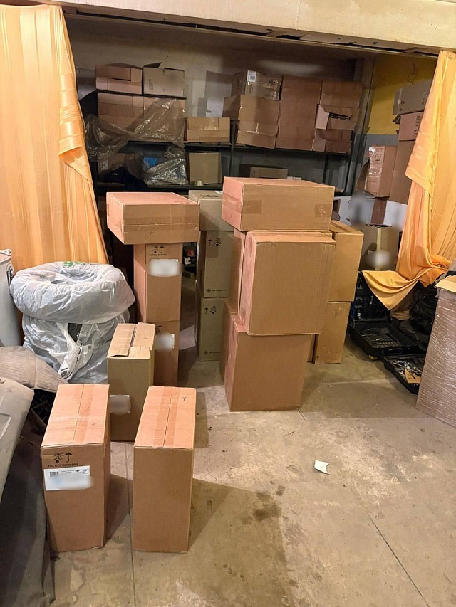 У саратовца в гараже нашли почти 34 тысячи пачек сигарет