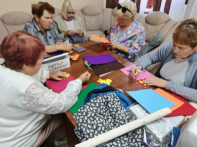 Саратовские волонтеры передают на фронт амуницию, маскировочные сети и письма