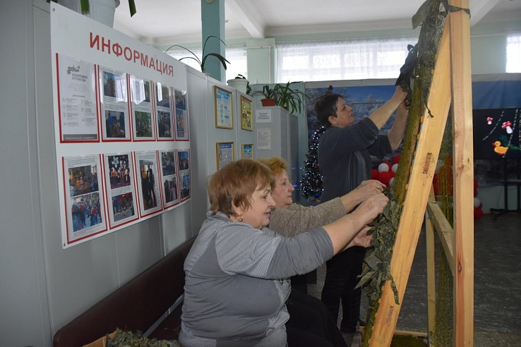 Саратовские пенсионеры шьют «Леших» и солят капусту для бойцов СВО