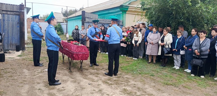 Геройски погибшего воина Сергея Донку проводили в последний путь в Новоузенском районе