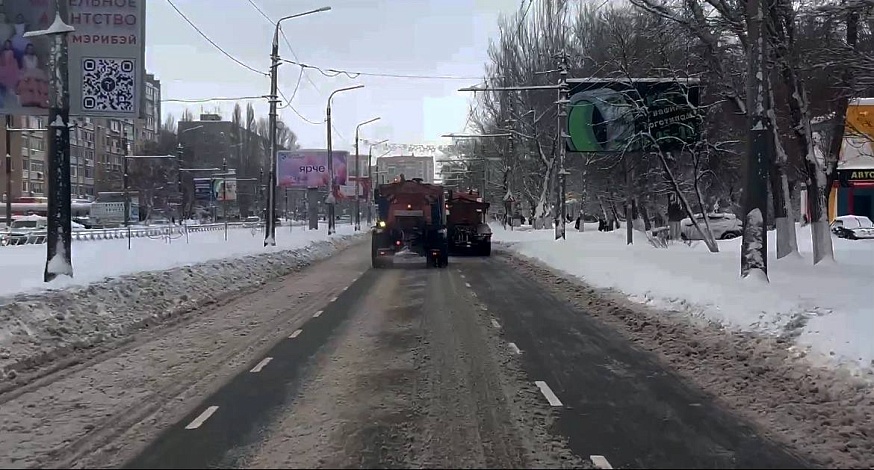 В Саратовской области уборка городов ведется параллельно со снегопадом