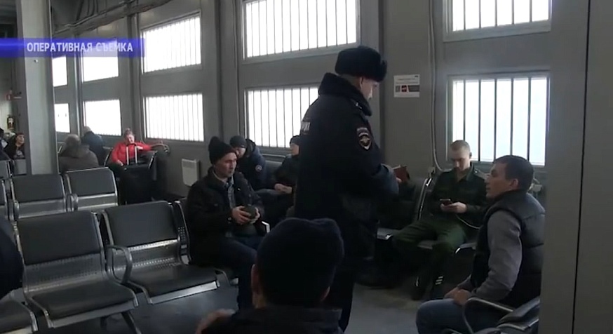 Под Саратовом остановили автобус с 68 иностранцами