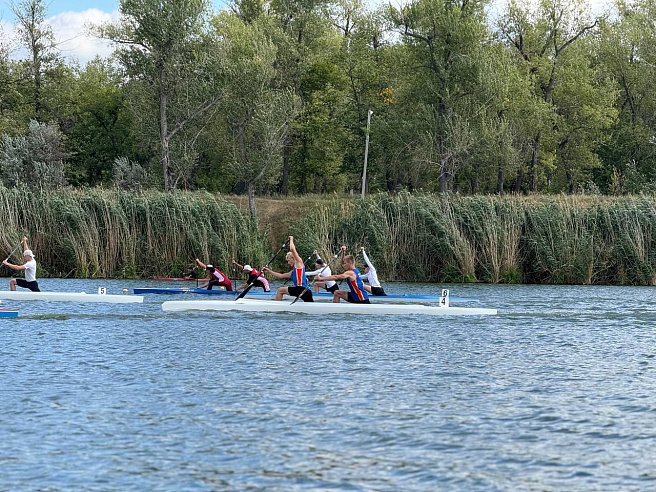 В Энгельсе проходит Первенство России по гребле на байдарках и каноэ