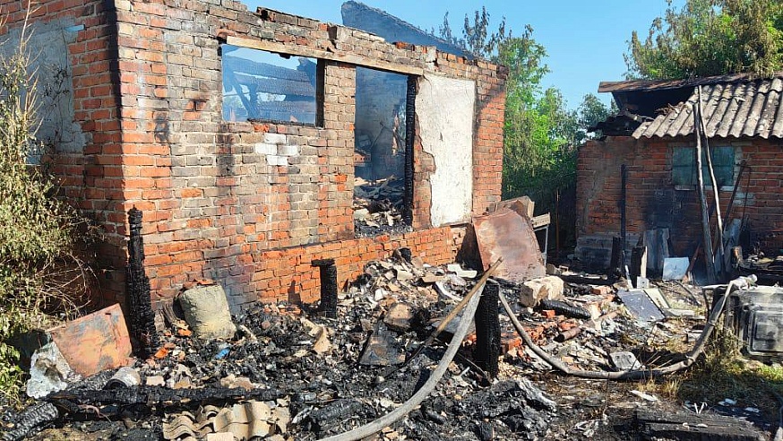Под Саратовом на пожаре в частном доме погиб пожилой мужчина