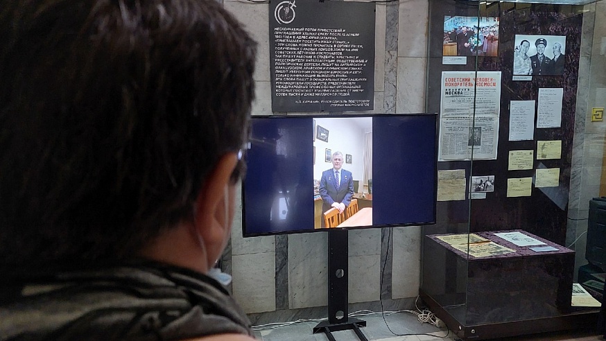 В саратовском музее представили фотографии самого известного человека на планете