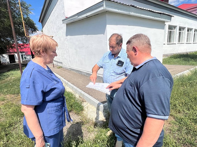 Панков: "По проекту Володина отремонтируют территории школ и детсадов в опорных селах Озинского района"