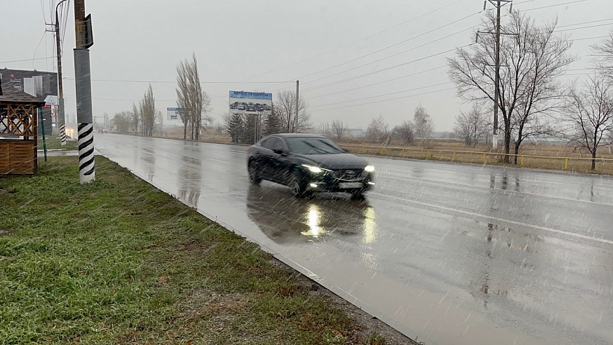 В Саратове метель: МЧС предупреждает о снежных заносах на дорогах