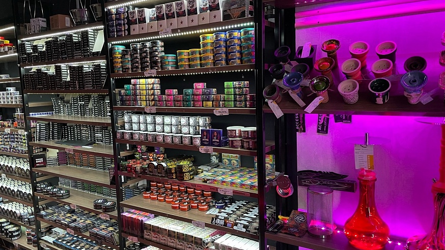 Саратовские магазины продают электронные сигареты несовершеннолетним