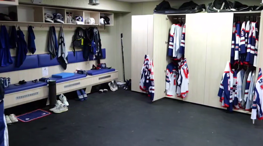 В саратовском "Кристалле" начались первые тренировки хоккеистов на новом льду