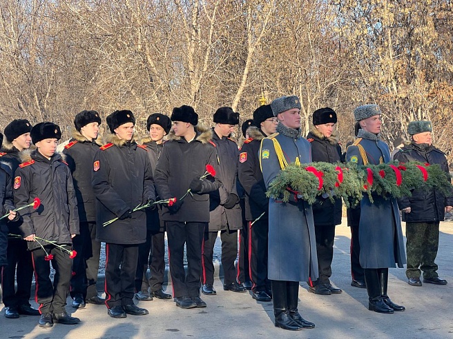 В Саратове на Воскресенском кладбище установили кенотаф Героям Советского Союза