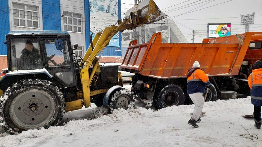 В Саратове главы районов проверили, как убирают снег