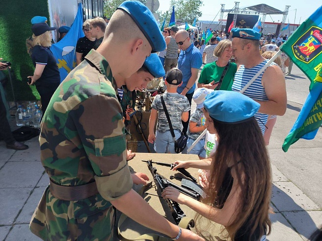 Саратов отпраздновал 95-ю годовщину образования Воздушно-десантных войск