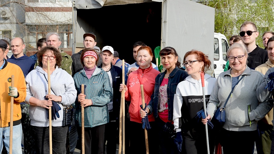 Работники Балаковской АЭС вывезли с городских улиц и парков около 15 тонн мусора