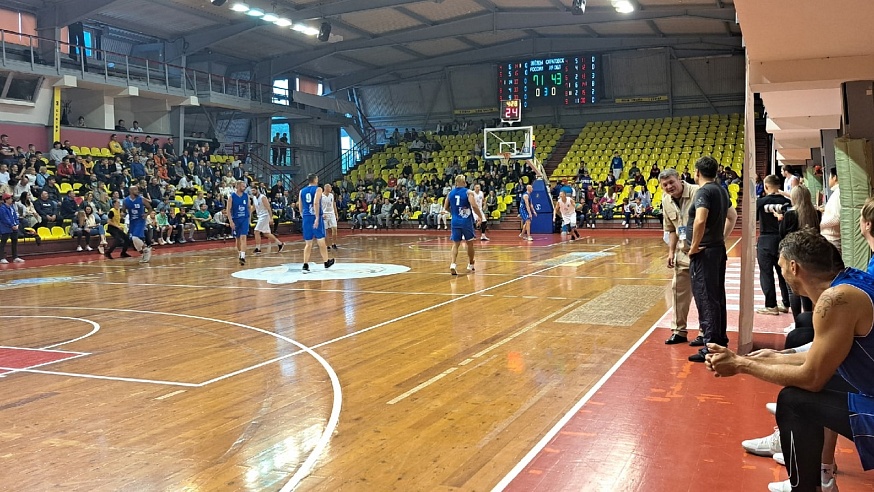 Звезды российского баскетбола показали класс в Саратове