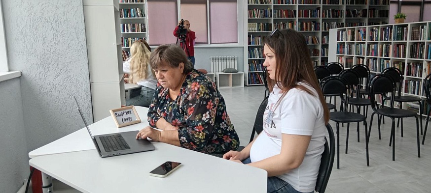 Жители Маркса выстроились в очередь в библиотеку