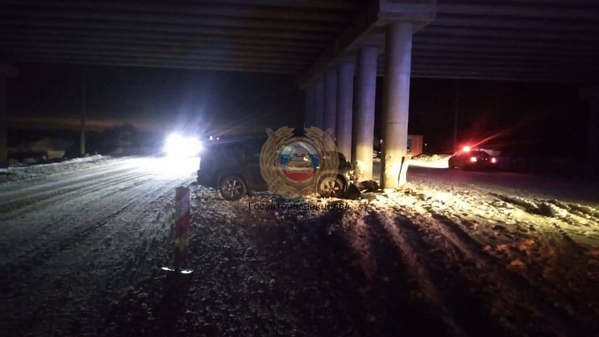 В Саратове в ДТП под мостом пострадали двое человек