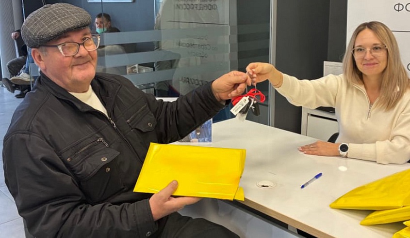 15 саратовцам, пострадавшим на производстве, вручили автомобили