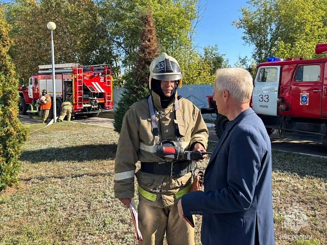 В Аткарске огнеборцы проводили учения на "Дельфине"