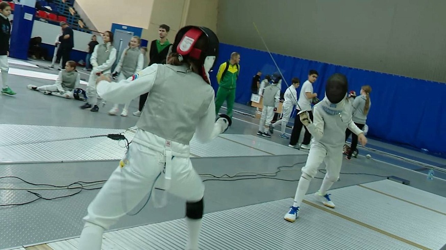 В Саратове стартовали соревнования по фехтованию
