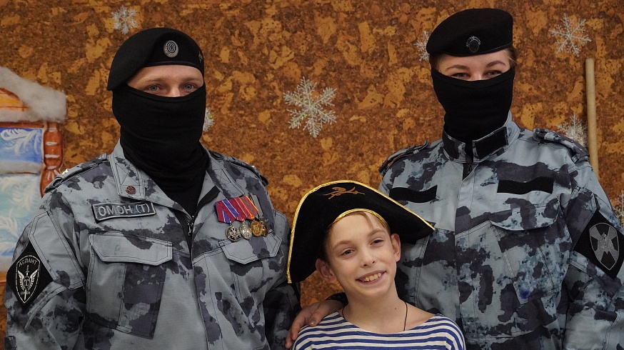 "Дед Мороз специального назначения" поздравил воспитанников саратовского социального учреждения