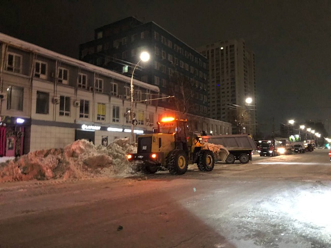 Ночью на расчистку дорог Саратовской области вышли более 280 единиц техники