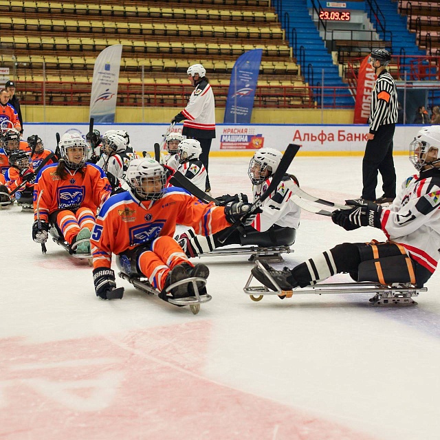 В Саратове начался фестиваль адаптивного хоккея