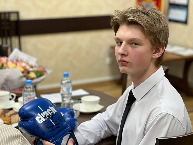 Подростки из Саратова получили награду от Следственного комитета России за помощь незнакомцу