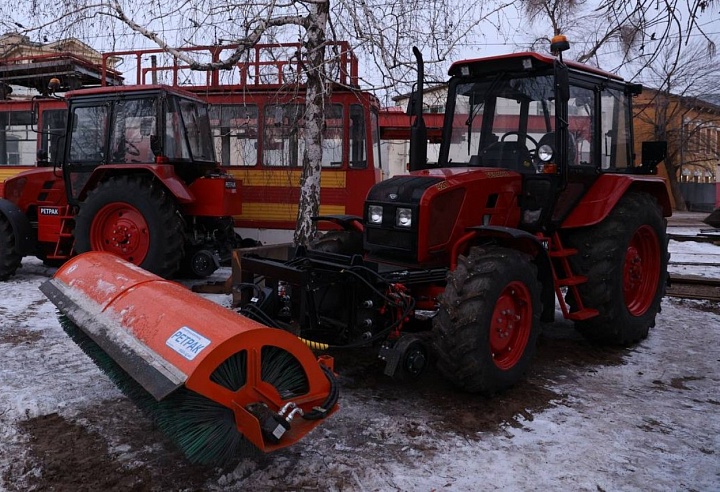 В Саратов поступила новая техника для расчистки трамвайных путей