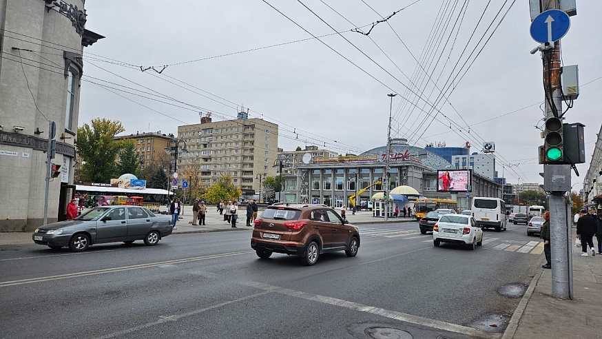 В Саратове люди в погонах проверили автобусные маршруты №№90А и 6А