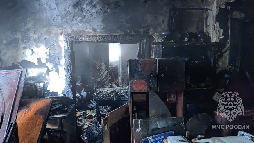 Из горящего дома в центре Саратова спасли двоих детей и четверых взрослых