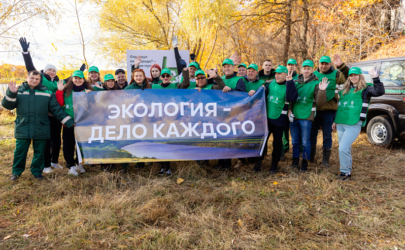 На саратовском берегу установили скамейки и урны из переработанного пластика