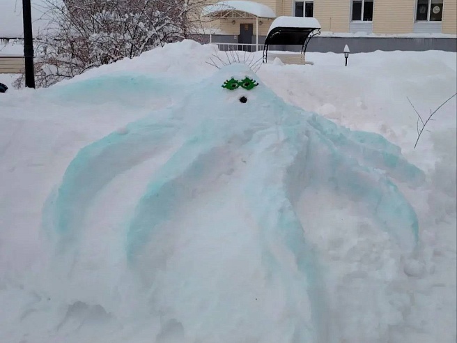 На территориях социозащитных учреждений Саратовской области появились снежные арт-объекты
