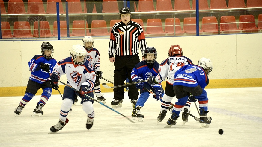 Турнир по хоккею "Атомная шайба" состоялся в Балакове при поддержке Балаковской АЭС 