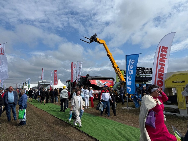 На "Дне поля" в Саратове прошла выставка сельскохозяйственной техники