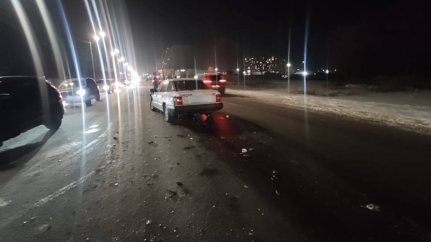 В Саратове при столкновении трех машин пострадал мужчина