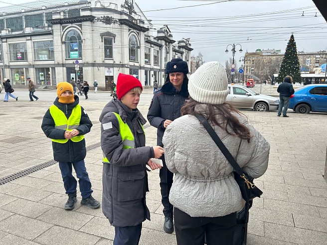 Саратовские школьники призвали жителей города быть внимательными на дорогах