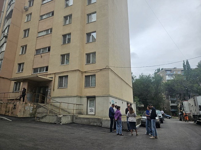 Саратовские коммунальщики две недели выясняли, чья труба прохудилась в Ленинском районе