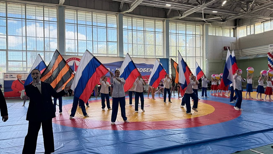 В Энгельсе стартовали Всероссийские соревнования по самбо "Покровский"