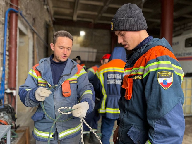 В Саратове 17 новичков получили статус спасателя